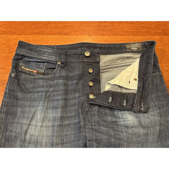 33 X 32 Diesel Buster Tapered Jeans Blue Denim Button Fly - Picture 1 of 13
